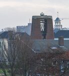 Blik van afstand vanaf de hoge Zeepromenade: de kroon is goed zichtbaar.
              <br/>
              Marcel Westhoff, 2017-12-01
